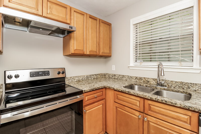 2,370/Mo, 6511 Meadow Lark Dr Riverdale, GA 30296 Kitchen View 2