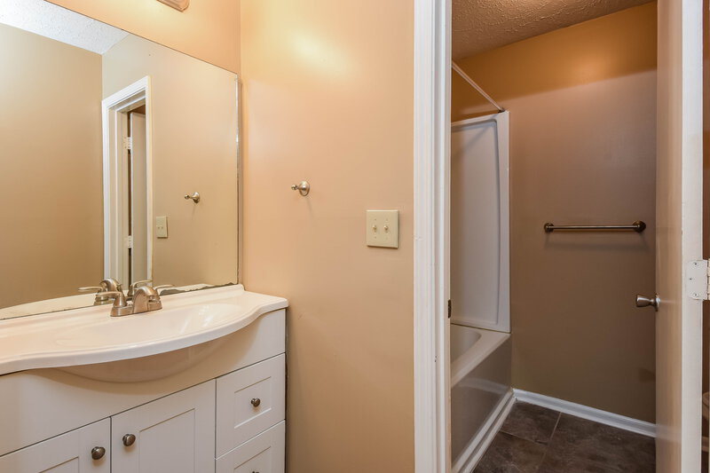 1,730/Mo, 2990 Fetlock Dr SW Marietta, GA 30064 Main Bathroom View