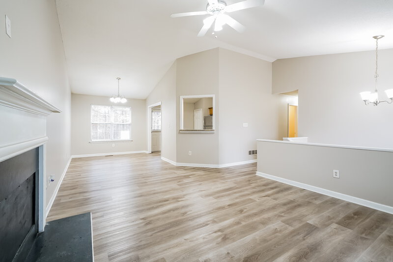 2,340/Mo, 576 Woodbridge Dr Dallas, GA 30157 Living Room View 2