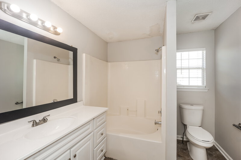 1,790/Mo, 6671 Biscayne Blvd Rex, GA 30273 Main Bathroom View
