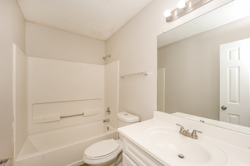 1,790/Mo, 6671 Biscayne Blvd Rex, GA 30273 Bathroom View