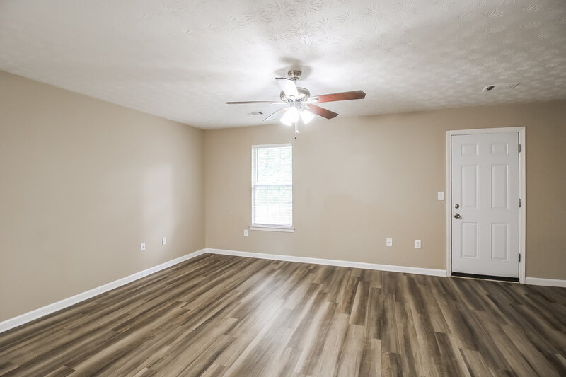 1,510/Mo, 1660 E Riverchase Circle NE Conyers, GA 30013 Living Room View