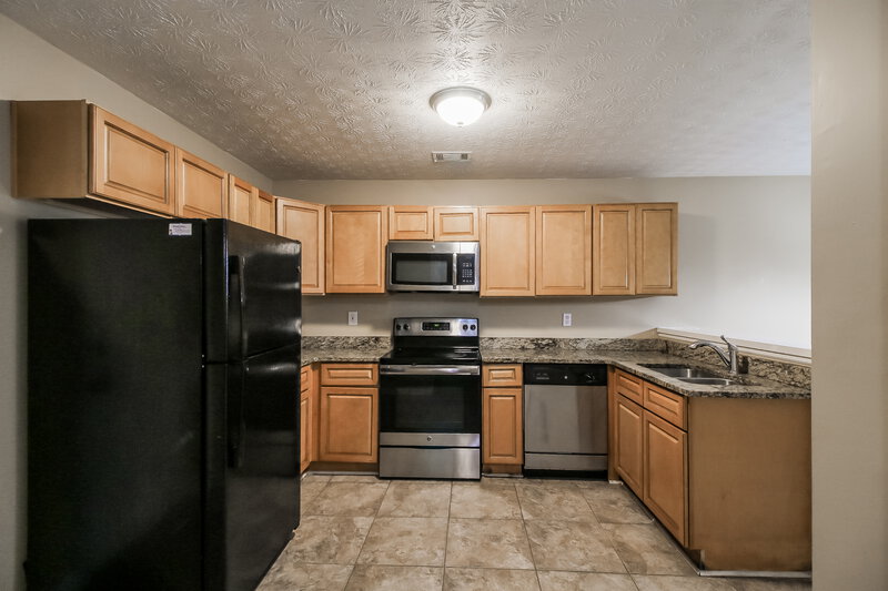 1,510/Mo, 1660 E Riverchase Circle NE Conyers, GA 30013 Kitchen View 2