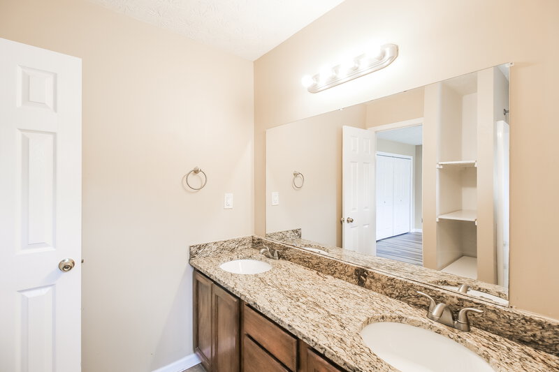 1,510/Mo, 1660 E Riverchase Circle NE Conyers, GA 30013 Main Bathroom View 2