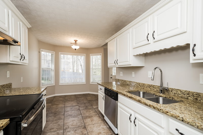1,805/Mo, 221 Eagles Crest Ct McDonough, GA 30253 Kitchen View 2