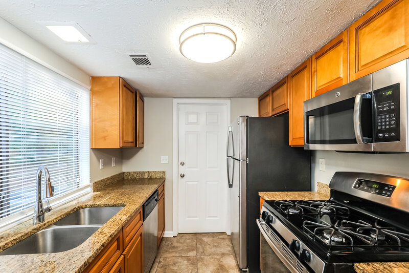 1,970/Mo, 8754 Edenton Way Jonesboro, GA 30238 Kitchen View