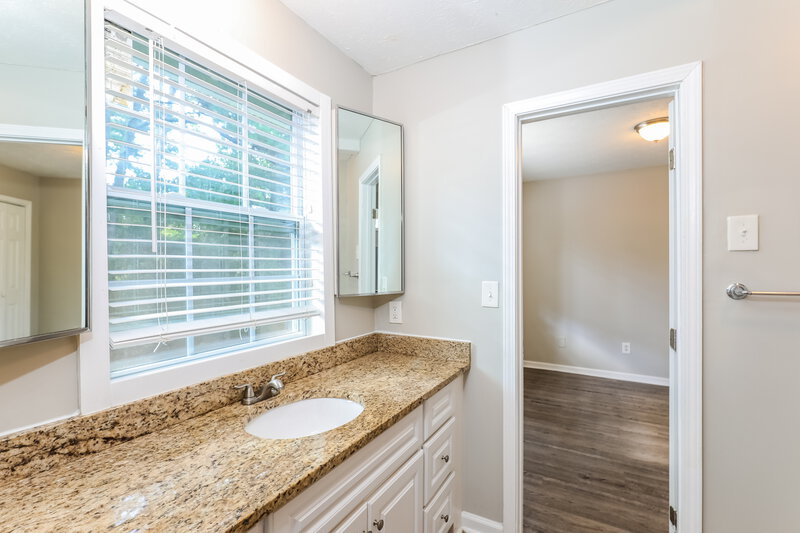 1,970/Mo, 8754 Edenton Way Jonesboro, GA 30238 Main Bathroom View