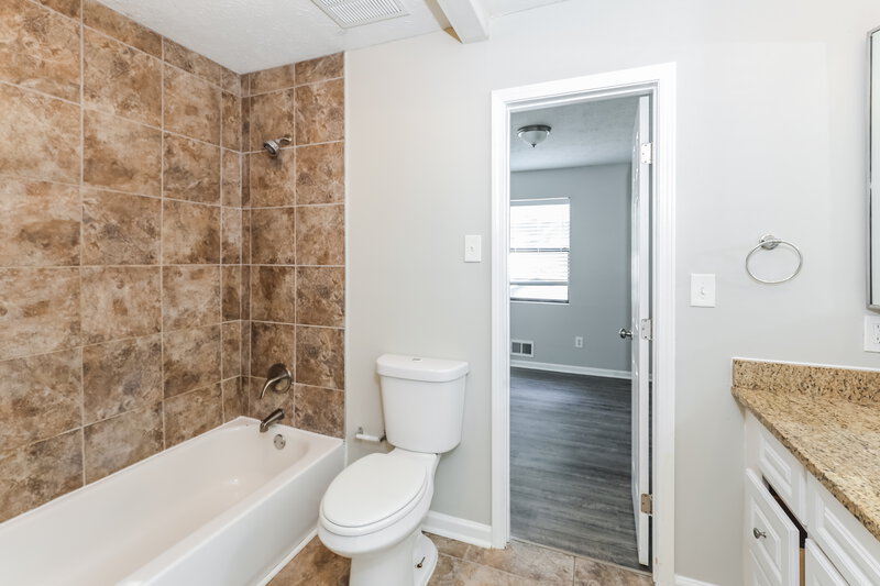 1,970/Mo, 8754 Edenton Way Jonesboro, GA 30238 Main Bathroom View 2