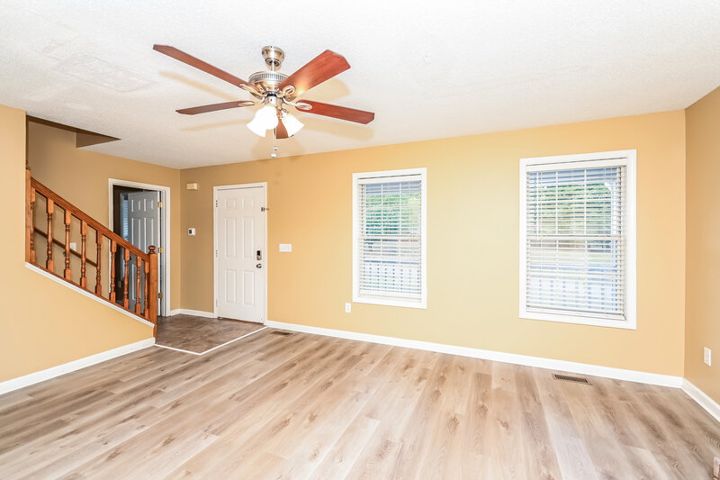 1,700/Mo, 115 Amberwood Ln Euharlee, GA 30145 Living Room View 2