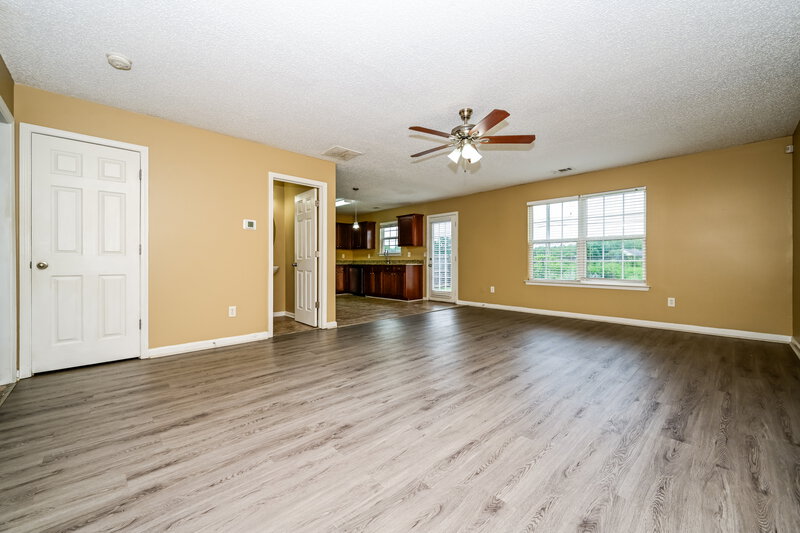 2,640/Mo, 1876 Simmons Ln Hampton, GA 30228 Living Room View