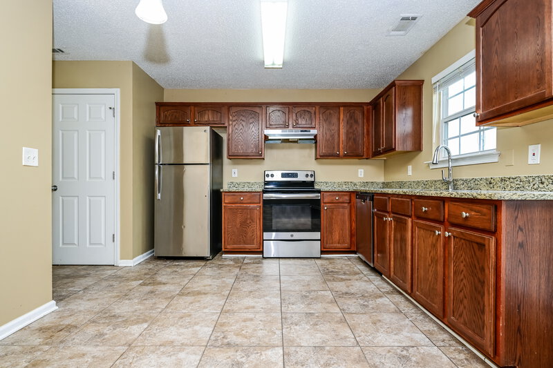 2,640/Mo, 1876 Simmons Ln Hampton, GA 30228 Kitchen View