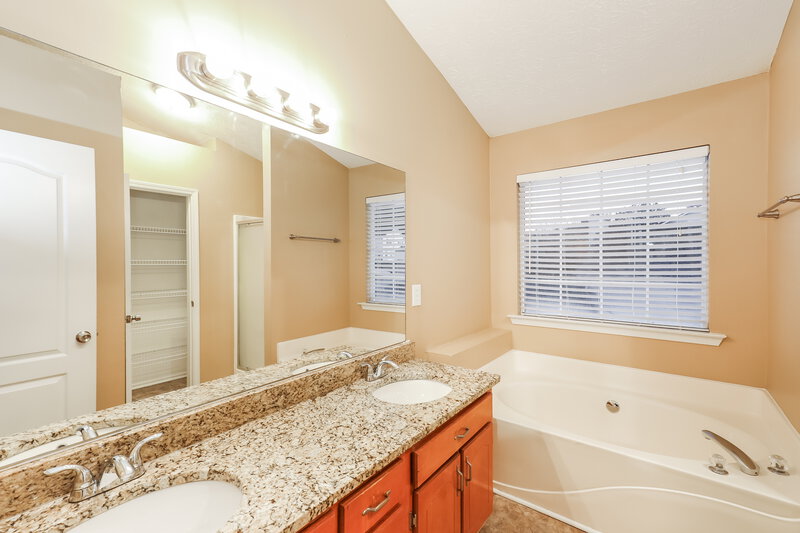 3,130/Mo, 830 Rock Shoals Ct Atlanta, GA 30349 Main Bathroom View