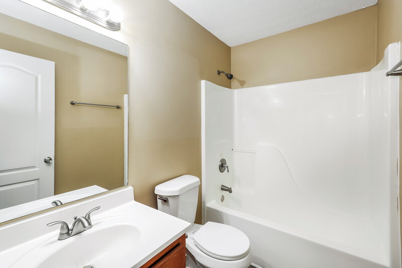 3,130/Mo, 830 Rock Shoals Ct Atlanta, GA 30349 Bathroom View