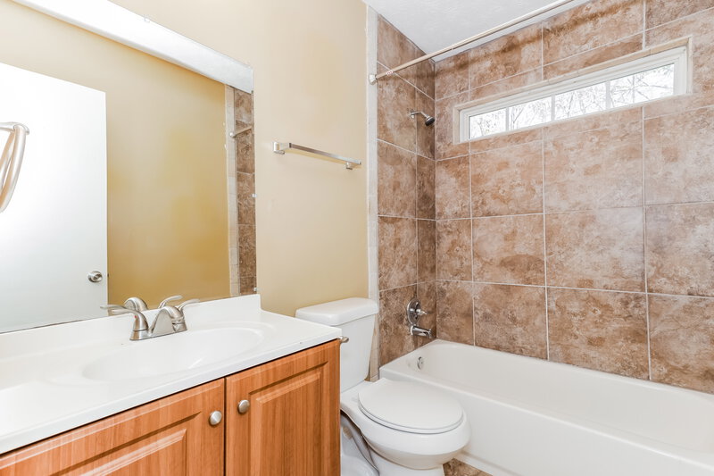 2,330/Mo, 6761 Timbers East Dr Lithonia, GA 30058 Main Bathroom View