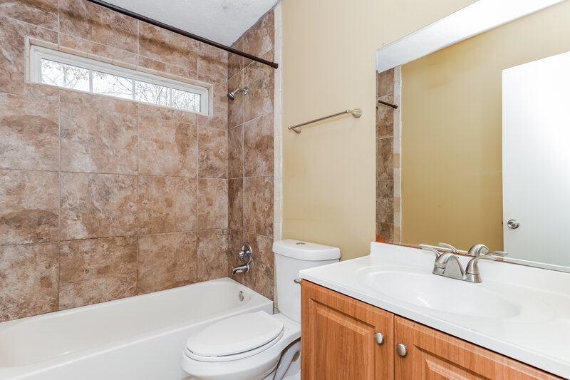 2,330/Mo, 6761 Timbers East Dr Lithonia, GA 30058 Bathroom View