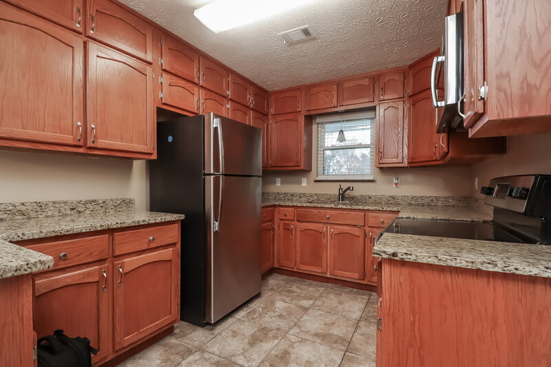 1,585/Mo, 20 Charlotte Blvd Stockbridge, GA 30281 Kitchen View