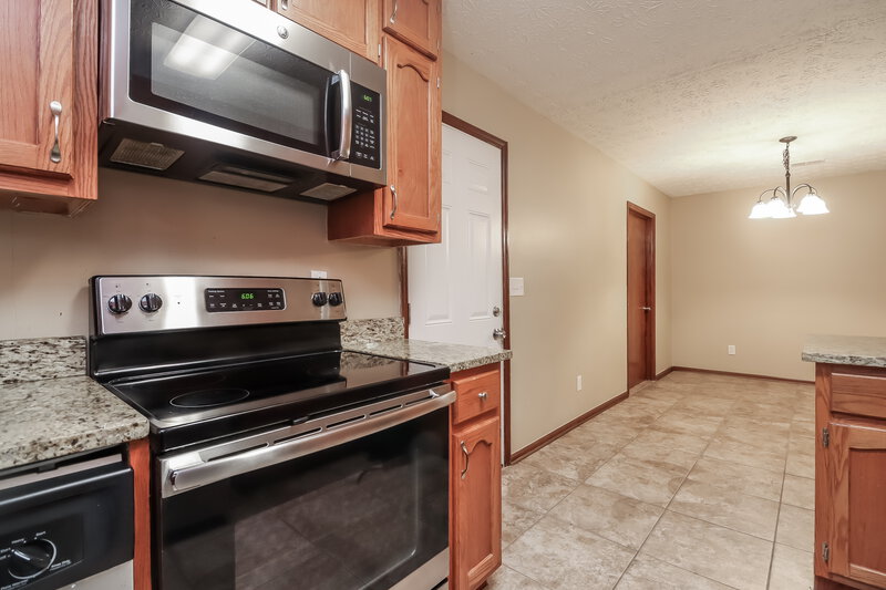 1,585/Mo, 20 Charlotte Blvd Stockbridge, GA 30281 Kitchen View 2