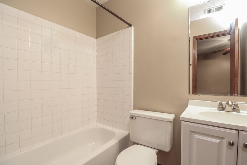 1,585/Mo, 20 Charlotte Blvd Stockbridge, GA 30281 Main Bathroom View