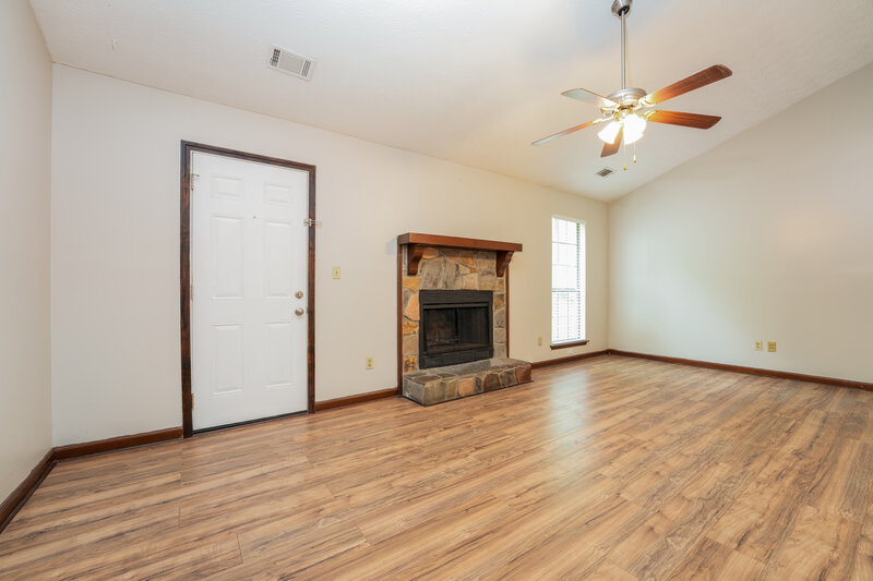 1,700/Mo, 116 Adrian Dr Stockbridge, GA 30281 Living Room View