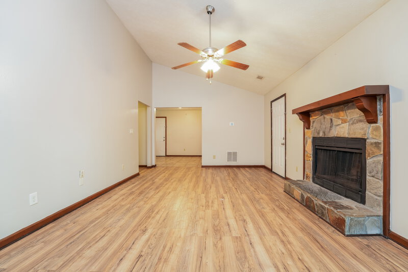 1,700/Mo, 116 Adrian Dr Stockbridge, GA 30281 Living Room View 2