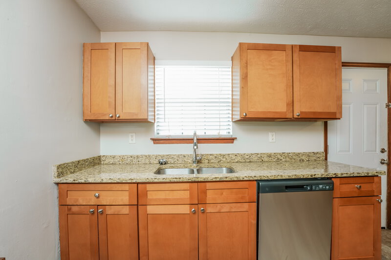 1,700/Mo, 116 Adrian Dr Stockbridge, GA 30281 Kitchen View 2