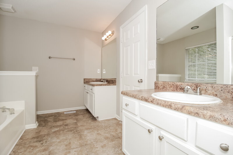 1,665/Mo, 147 Bridge Station Dr Douglasville, GA 30134 Main Bathroom View
