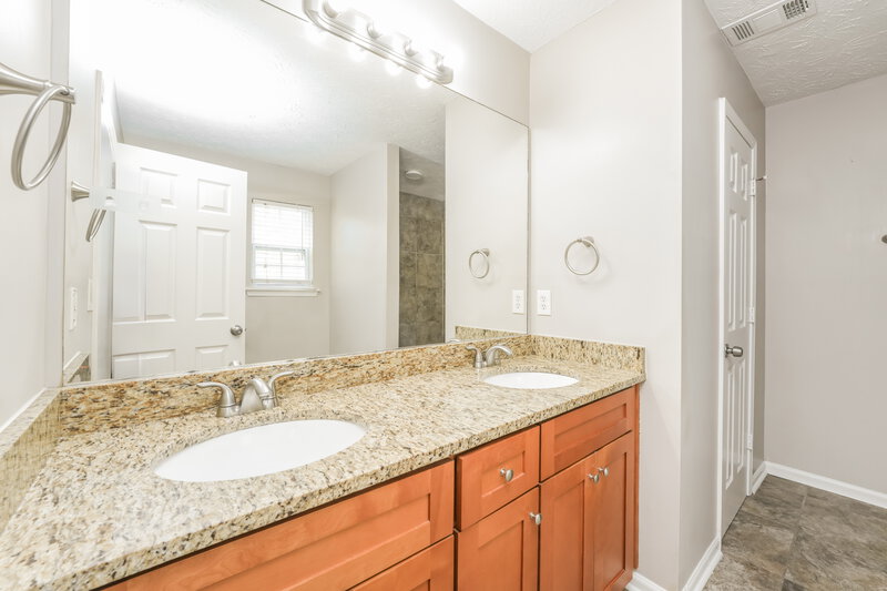 1,915/Mo, 728 Stonebridge Park Circle Lithonia, GA 30058 Main Bathroom View