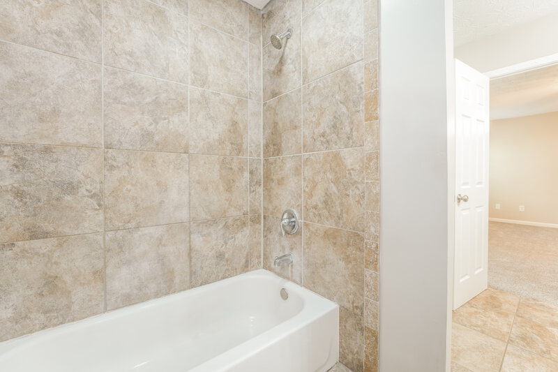 1,915/Mo, 728 Stonebridge Park Circle Lithonia, GA 30058 Main Bathroom View 2