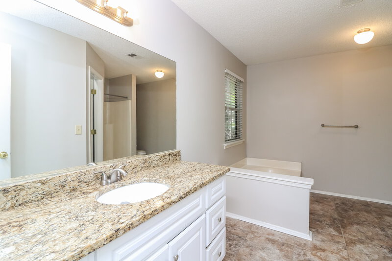 2,520/Mo, 4034 Sharon Woods Dr Powder Springs, GA 30127 Main Bathroom View