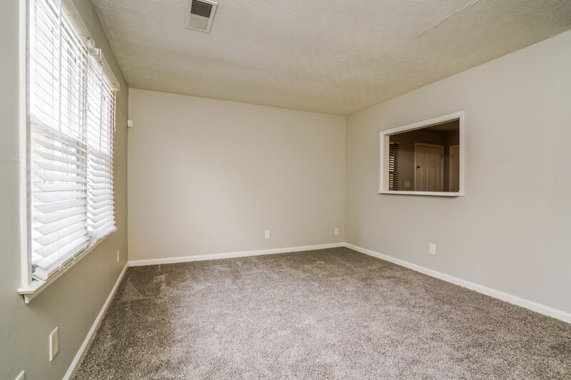 1,625/Mo, 4877 Plymouth Trace Decatur, GA 30035 Living Room View