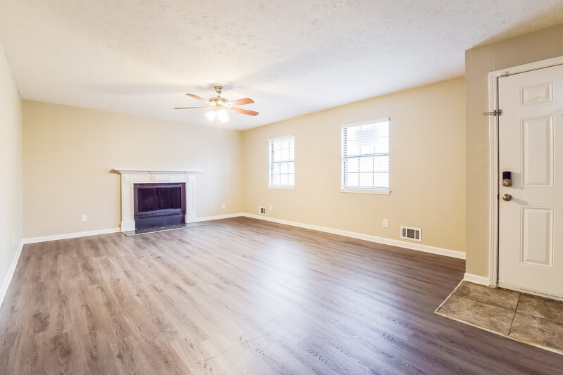 2,250/Mo, 4619 Choctaw Dr Douglasville, GA 30135 Living Room View 2