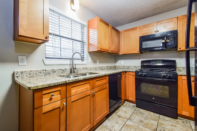 2,250/Mo, 4619 Choctaw Dr Douglasville, GA 30135 Kitchen View 2