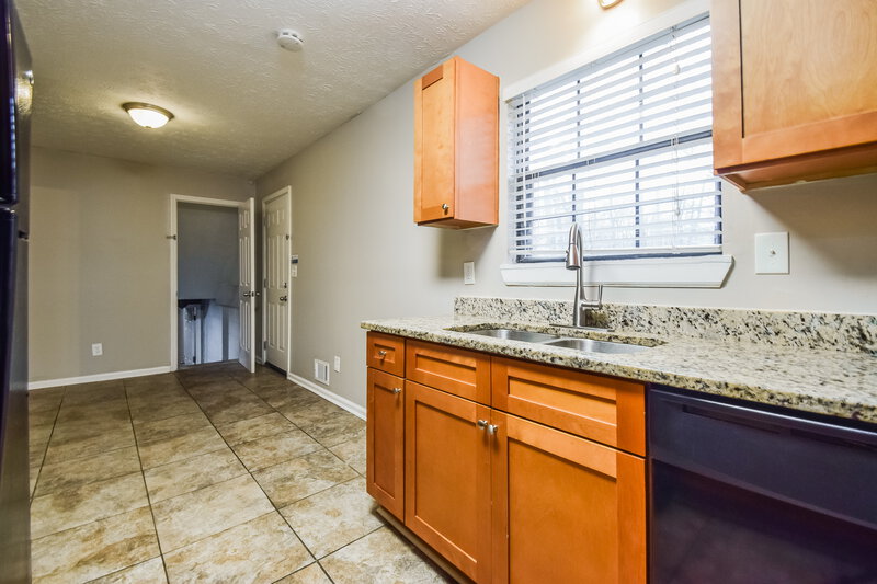 2,250/Mo, 4619 Choctaw Dr Douglasville, GA 30135 Kitchen View 3