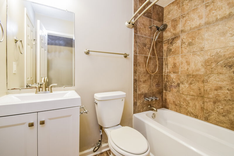 2,250/Mo, 4619 Choctaw Dr Douglasville, GA 30135 Main Bathroom View