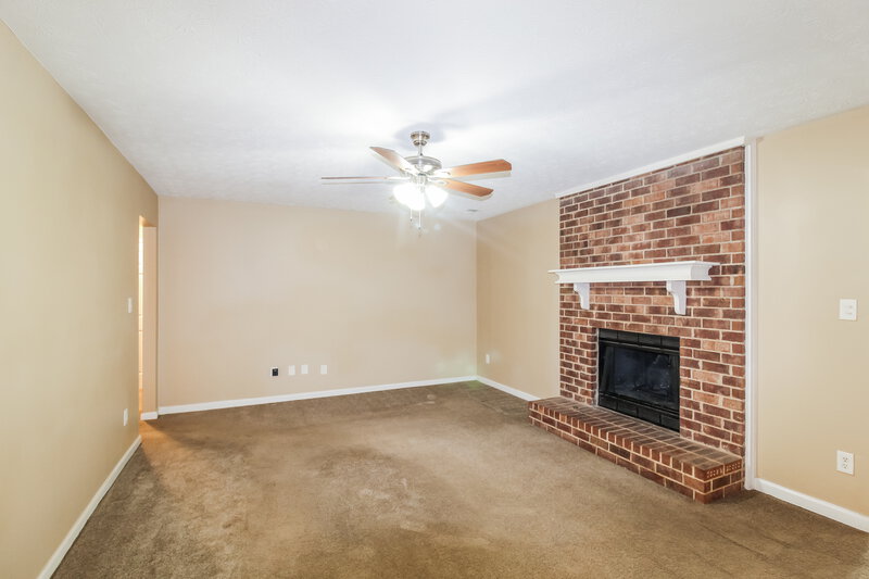 1,580/Mo, 35 Oakview Dr Covington, GA 30016 Living Room View