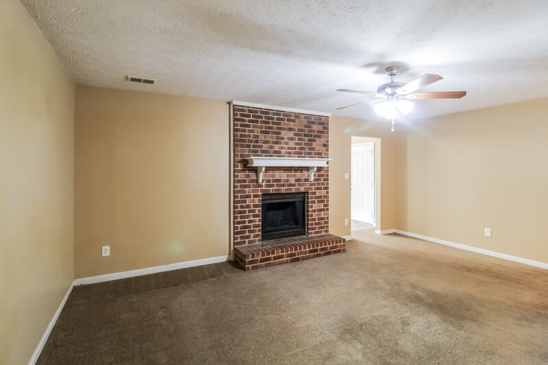 1,580/Mo, 35 Oakview Dr Covington, GA 30016 Living Room View 4