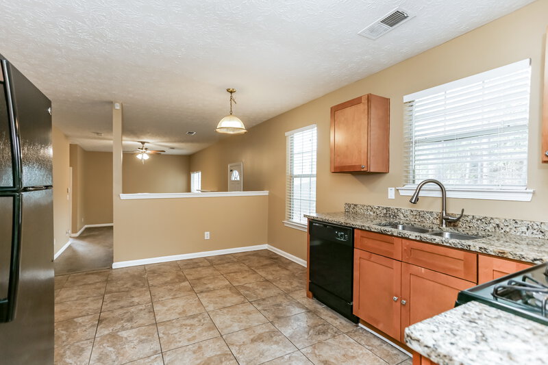 1,780/Mo, 4907 Creekside Pl Decatur, GA 30035 Dining Room View 2