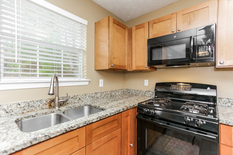 1,780/Mo, 4907 Creekside Pl Decatur, GA 30035 Kitchen View 2