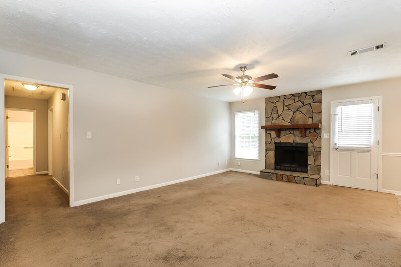 1,945/Mo, 3568 Fernbrook Dr SW Snellville, GA 30039 Living Room View