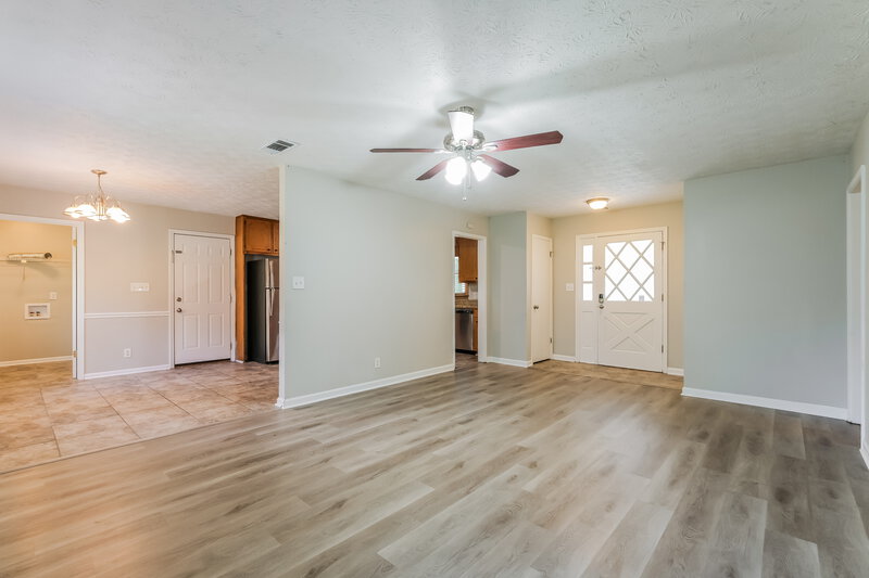 1,870/Mo, 3568 Fernbrook Dr SW Snellville, GA 30039 Living Room View