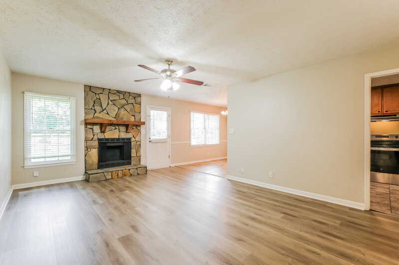 1,870/Mo, 3568 Fernbrook Dr SW Snellville, GA 30039 Living Room View 2