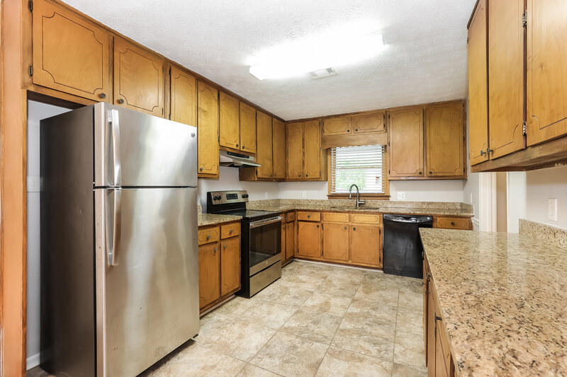 1,945/Mo, 3568 Fernbrook Dr SW Snellville, GA 30039 Kitchen View