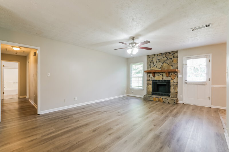 1,870/Mo, 3568 Fernbrook Dr SW Snellville, GA 30039 Living Room View 3
