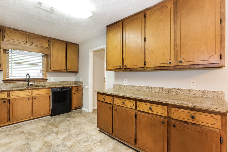 1,945/Mo, 3568 Fernbrook Dr SW Snellville, GA 30039 Kitchen View 2