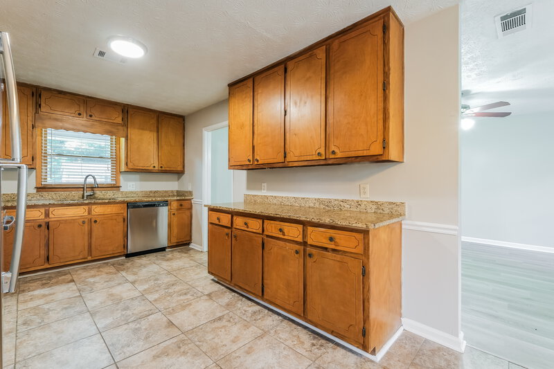 1,870/Mo, 3568 Fernbrook Dr SW Snellville, GA 30039 Kitchen View 3