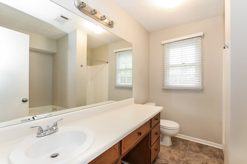 1,945/Mo, 3568 Fernbrook Dr SW Snellville, GA 30039 Main Bathroom View
