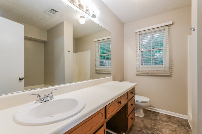 1,870/Mo, 3568 Fernbrook Dr SW Snellville, GA 30039 Main Bathroom View