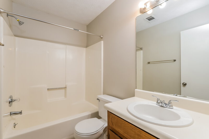 1,870/Mo, 3568 Fernbrook Dr SW Snellville, GA 30039 Bathroom View