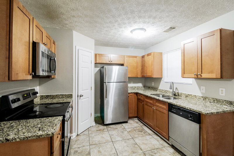 2,490/Mo, 6165 Leverett Dr Lithonia, GA 30038 Kitchen View