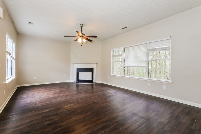 2,640/Mo, 4080 Robin Circle Union CIty, GA 30349 Living Room View